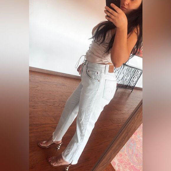 501 Levi light wash jeans - Picture 4 of 10